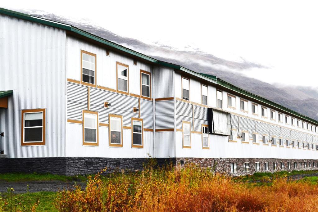 Mountain Sky Hotel Valdez Exterior photo